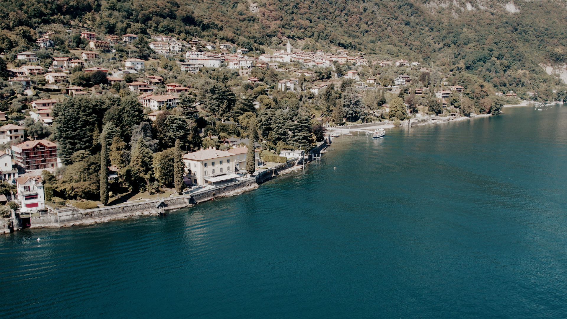 The Enchanting Beauty of Lake Como with your Destination Wedding Photographer